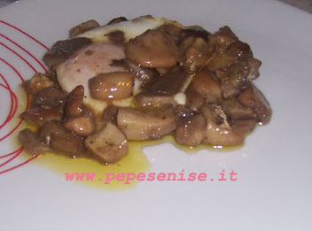 UOVA FRITTE CON FUNGHI